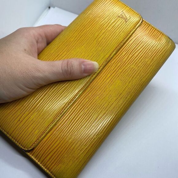 Authentic Vintage 1995 Louis Vuitton Yellow Epi Leather Long Wallet - Picture 11 of 11